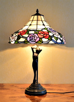 Tiffany bordlampe DT154 hvid top med rosen blomster og dame figur fod - Se flere Tiffany lamper